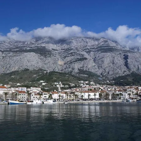 Apartment Two-bedroom In Makarska/makarska Riviera 6709
