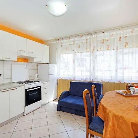 Apartment Two-bedroom In Makarska/makarska Riviera 6709