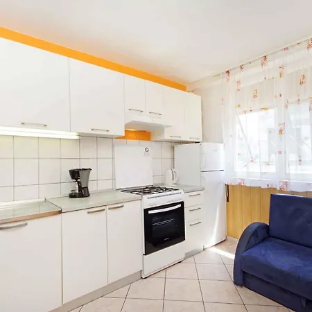 Apartment Two-bedroom In Makarska/makarska Riviera 6709