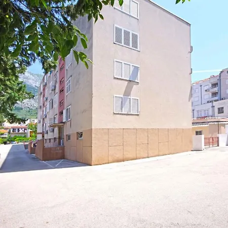 In 6709 * Makarska