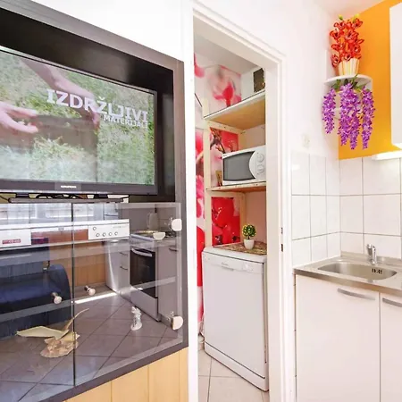 Two-bedroom In - Riviera 6709 Makarska